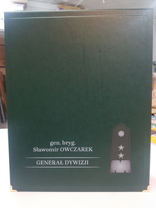 genera dywizji etui